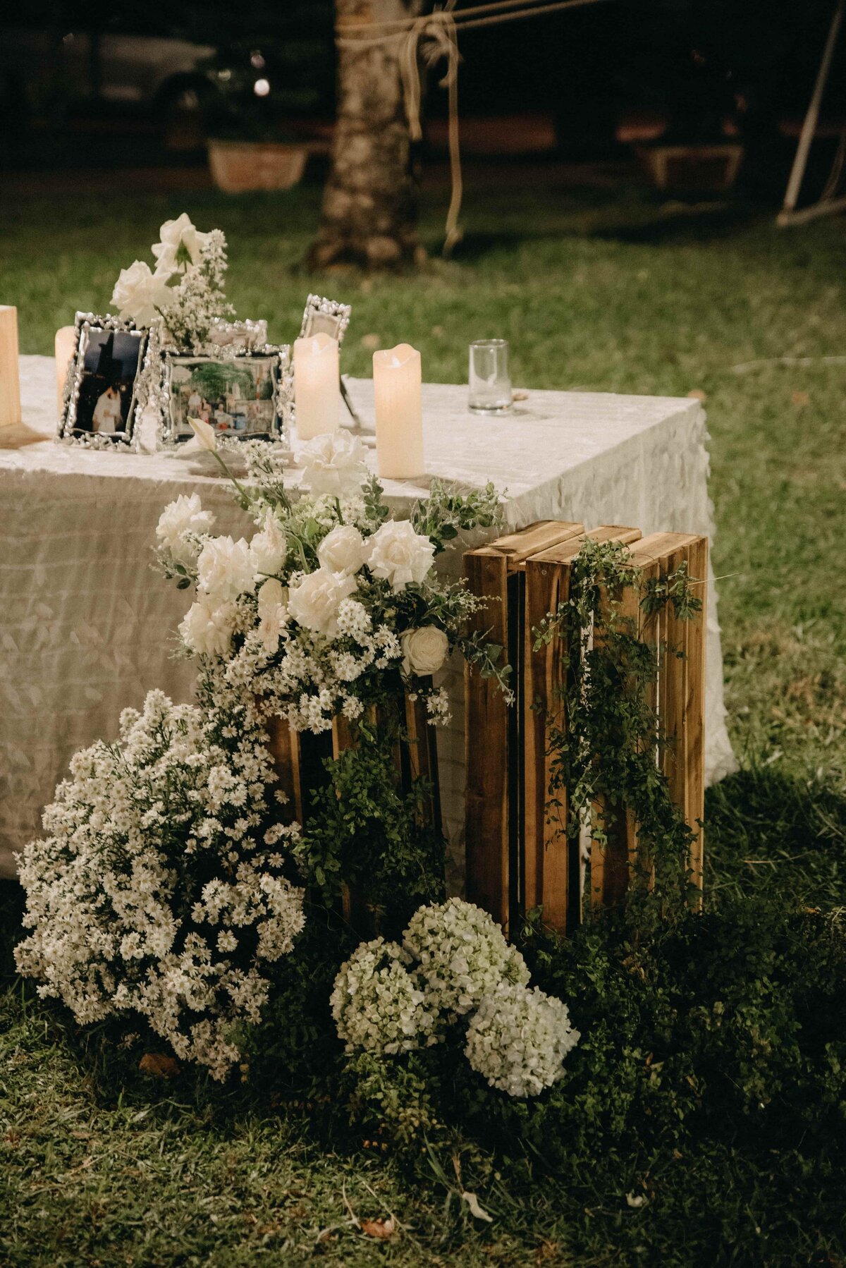 waterfall-centerpiece-at-wedding