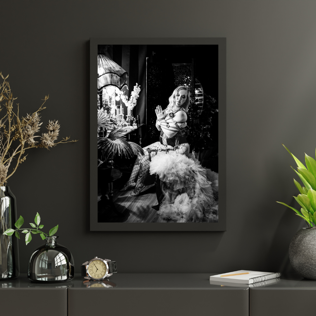 Grey Modern 3D Illustration Wall Frame Mockup Instagram Post (2)