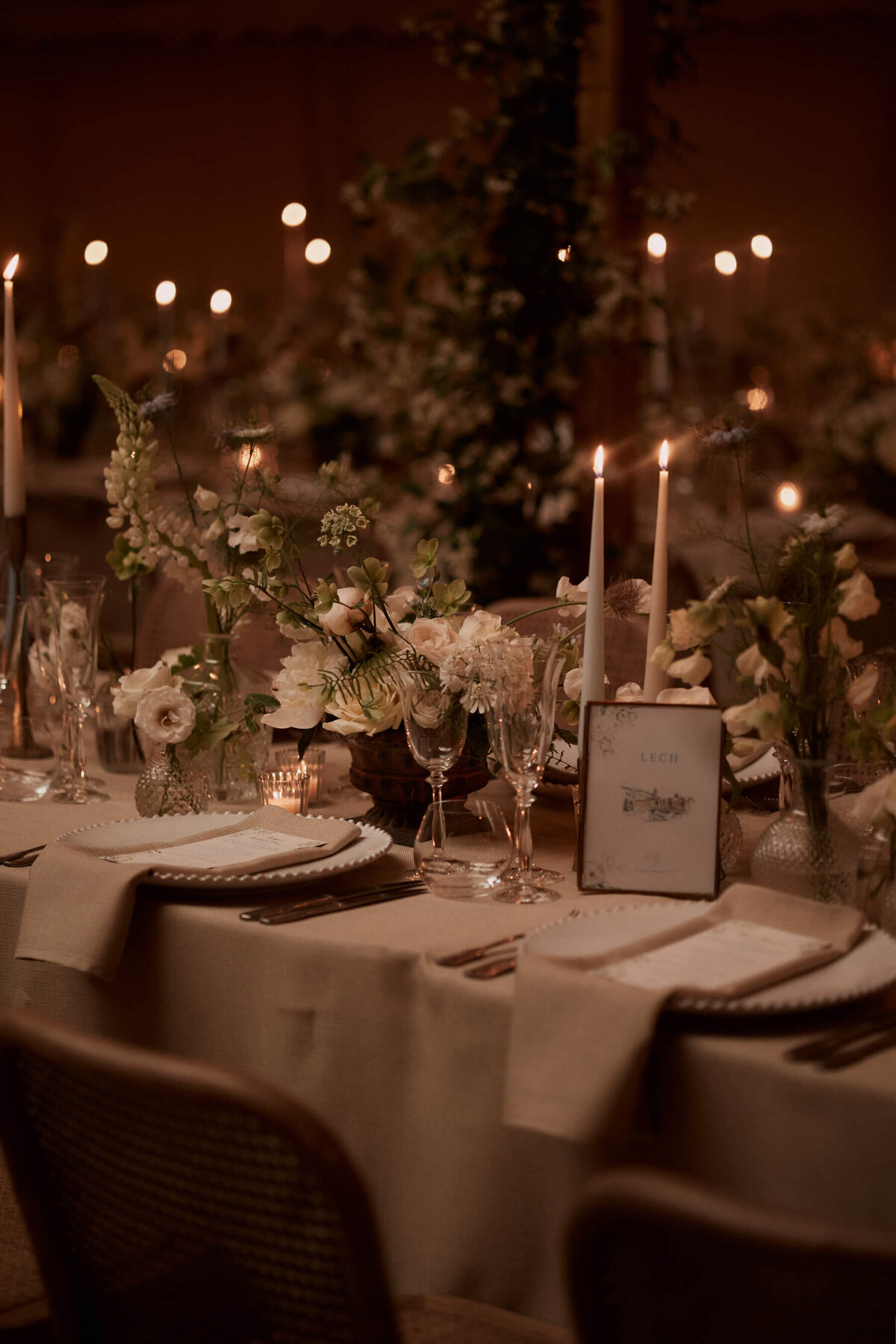 marquee wedding flowers5