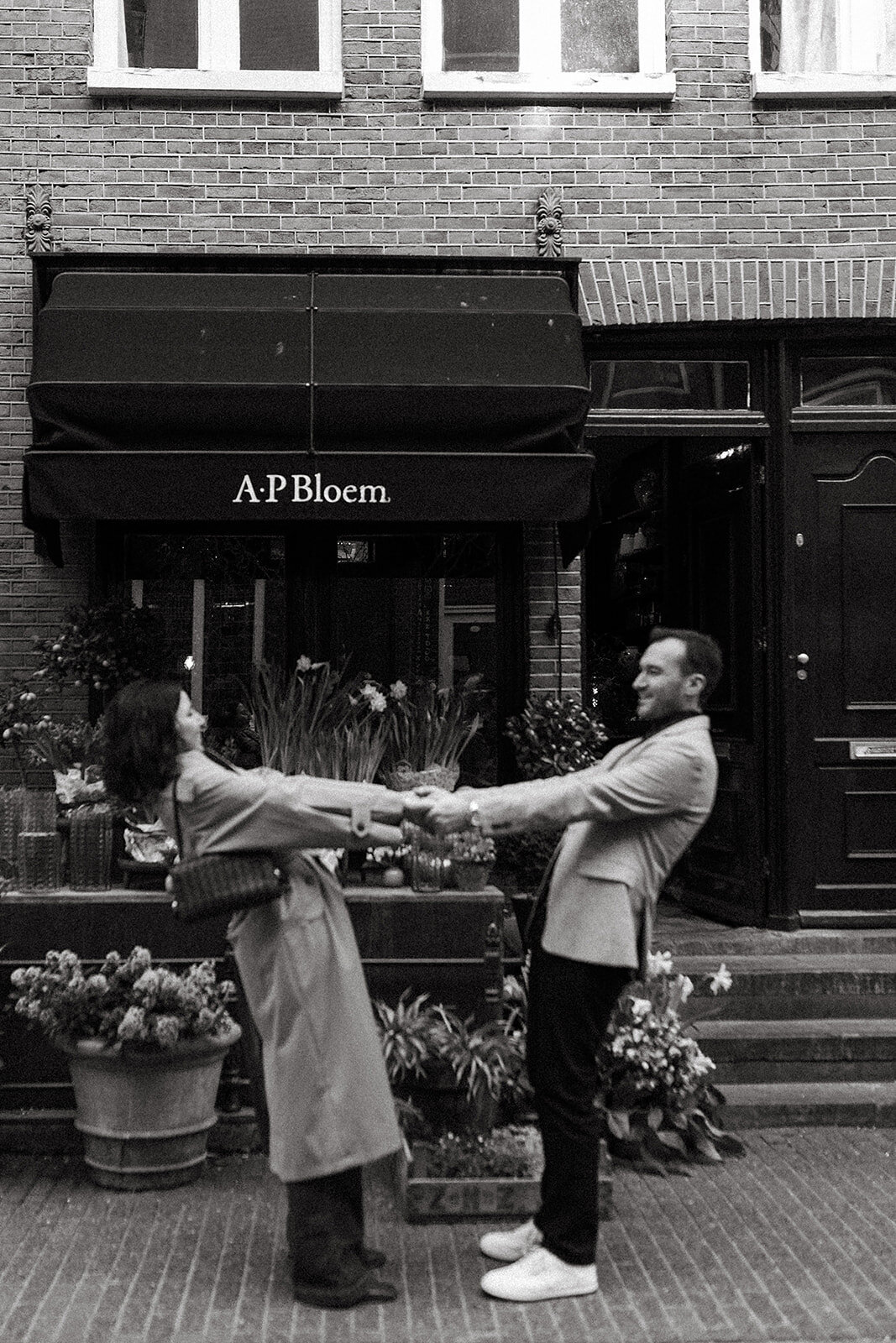 ChloeandMax-AmsterdamEngagement-2023-MASHAIDA-4988_websize