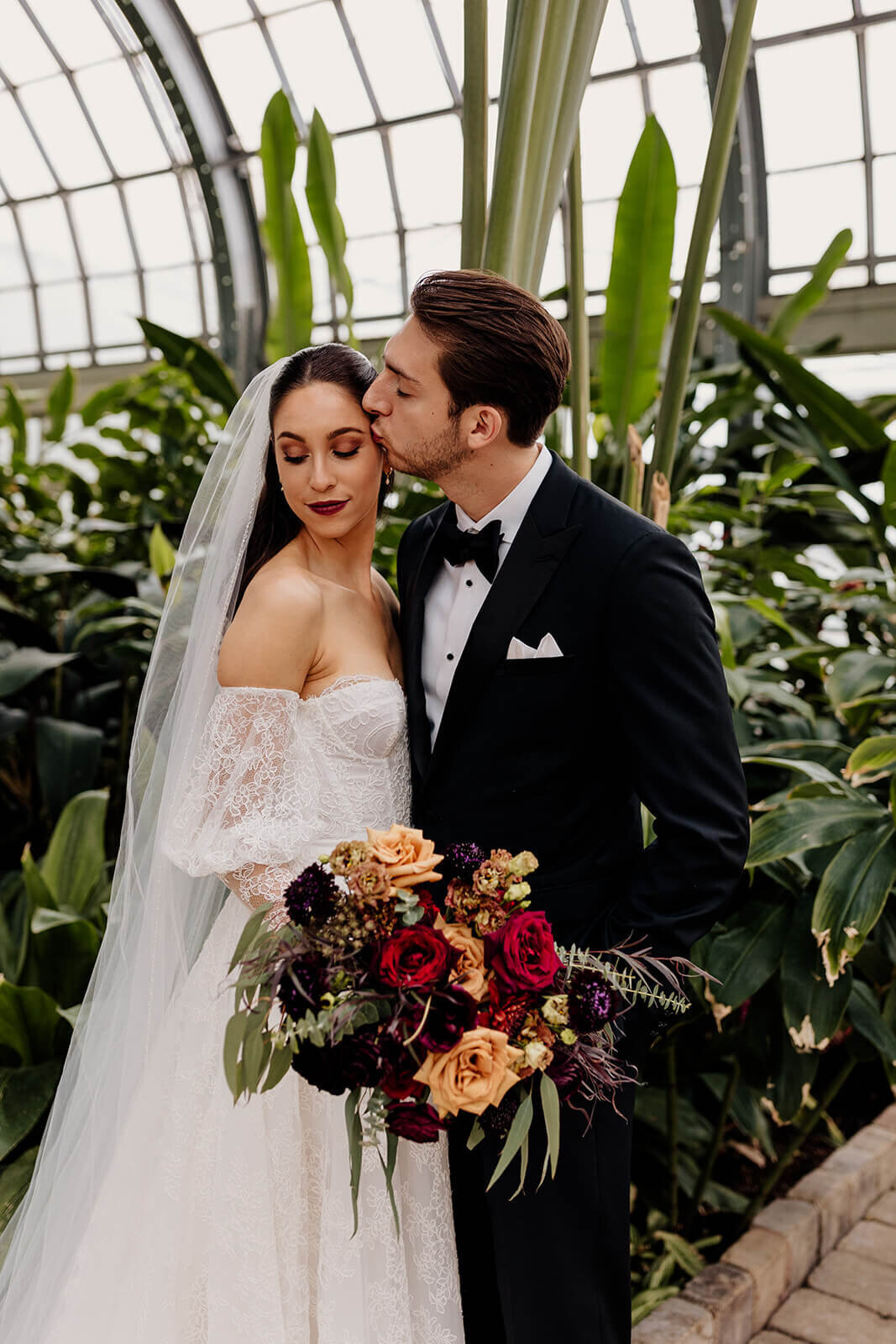 wilman-botanical-gardens-downtown-chicago-wedding-modern-006