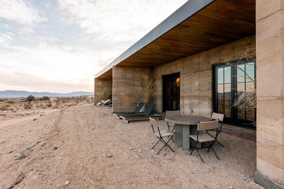9.5_SUITES_eastview_patios