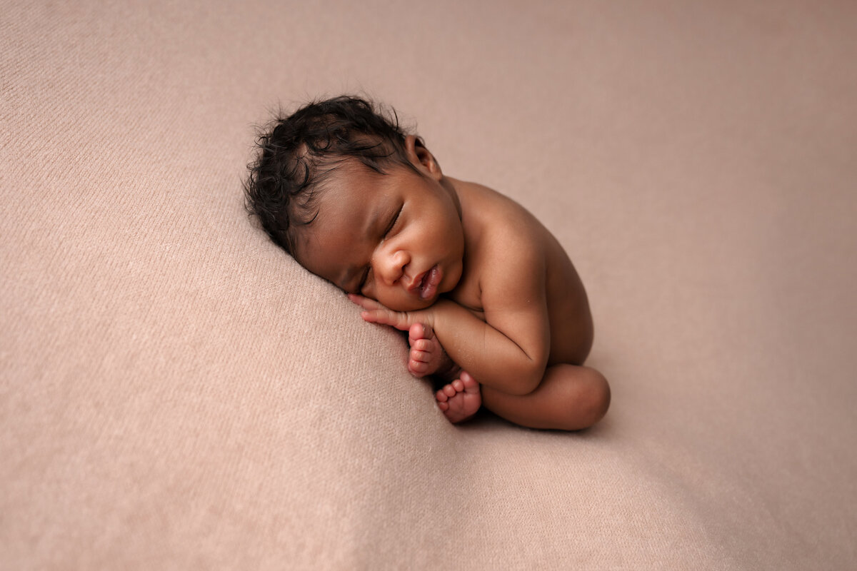 Detroit Michigan Newborn Photography10