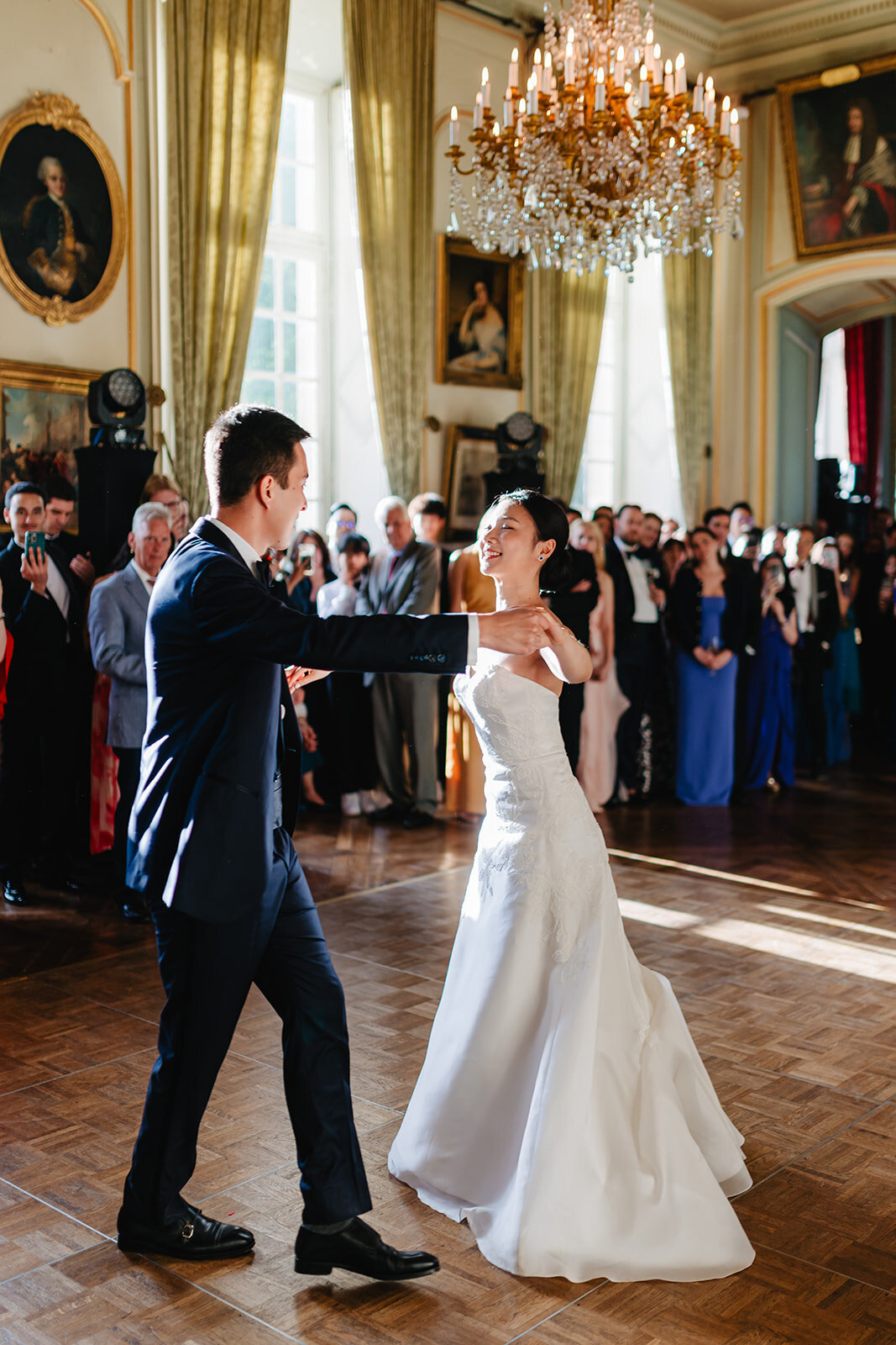 MorganeBallPhotography-Wedding-ZoeEdward-09-ChateauChamplatreux-Cocktail-411-3316