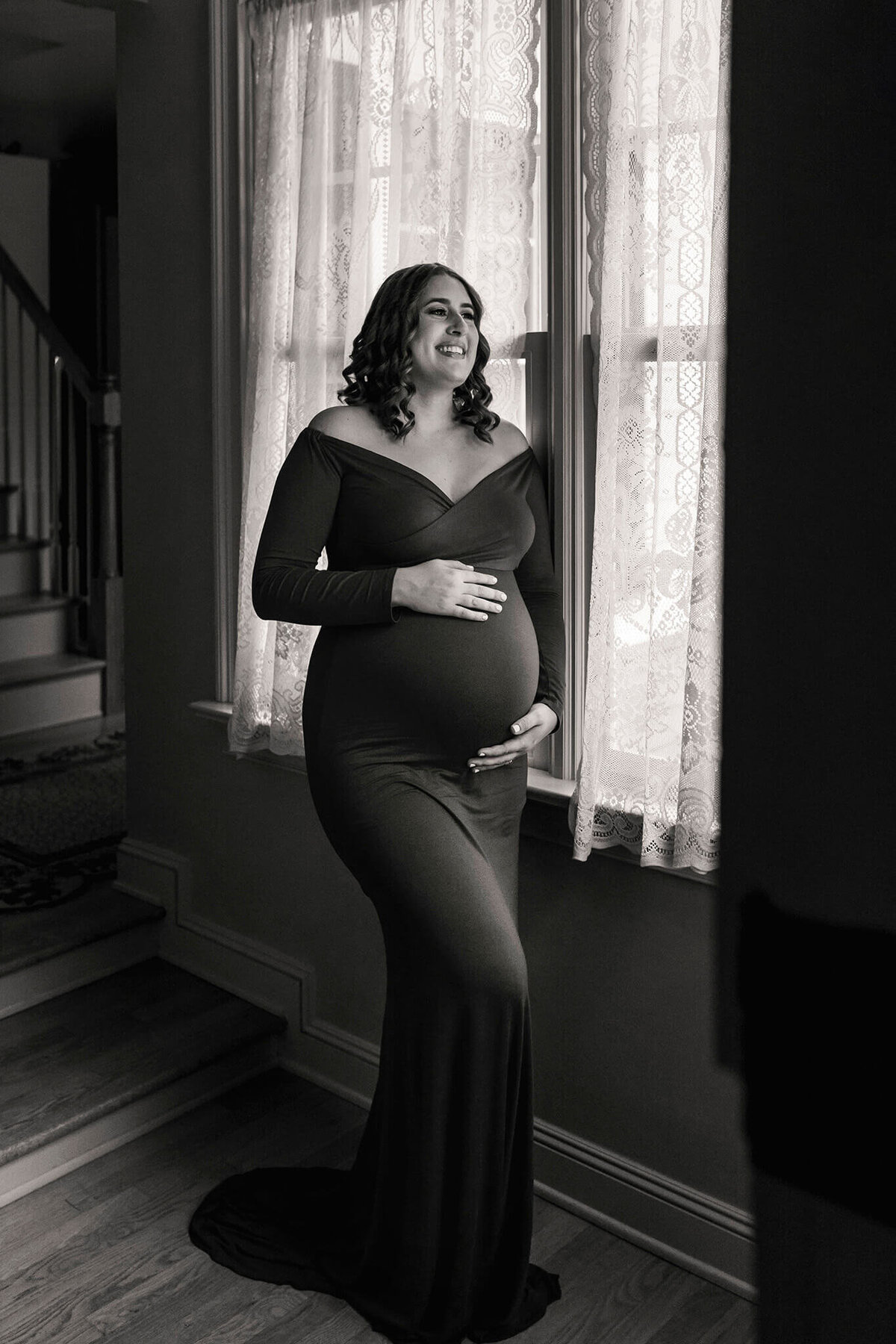NJ motherhood photographer captures pregnant mother near window
