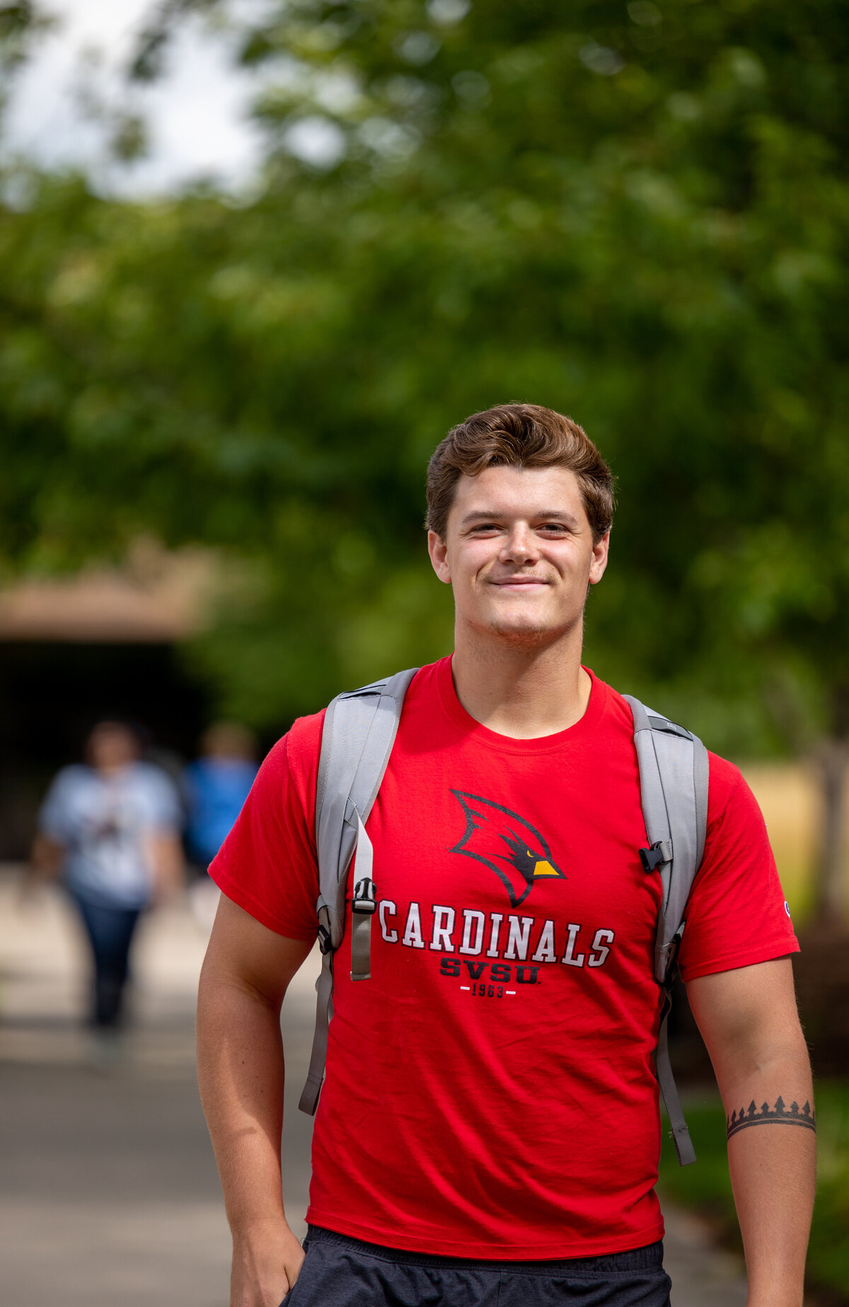 083022 Student candids in presidents courtyard by Madison Thomas-11