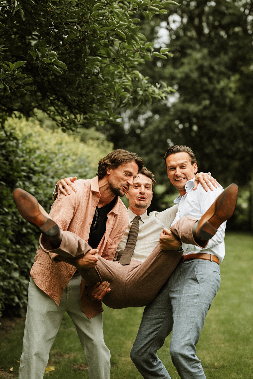Herentals, salon weddings, moody, authentiek, alternatief trouwen,bruid, 2026, elopent, intiem, spontaan, tijdloos, trouwfotograaf, antwerpen - receptie & familiefoto_s-90