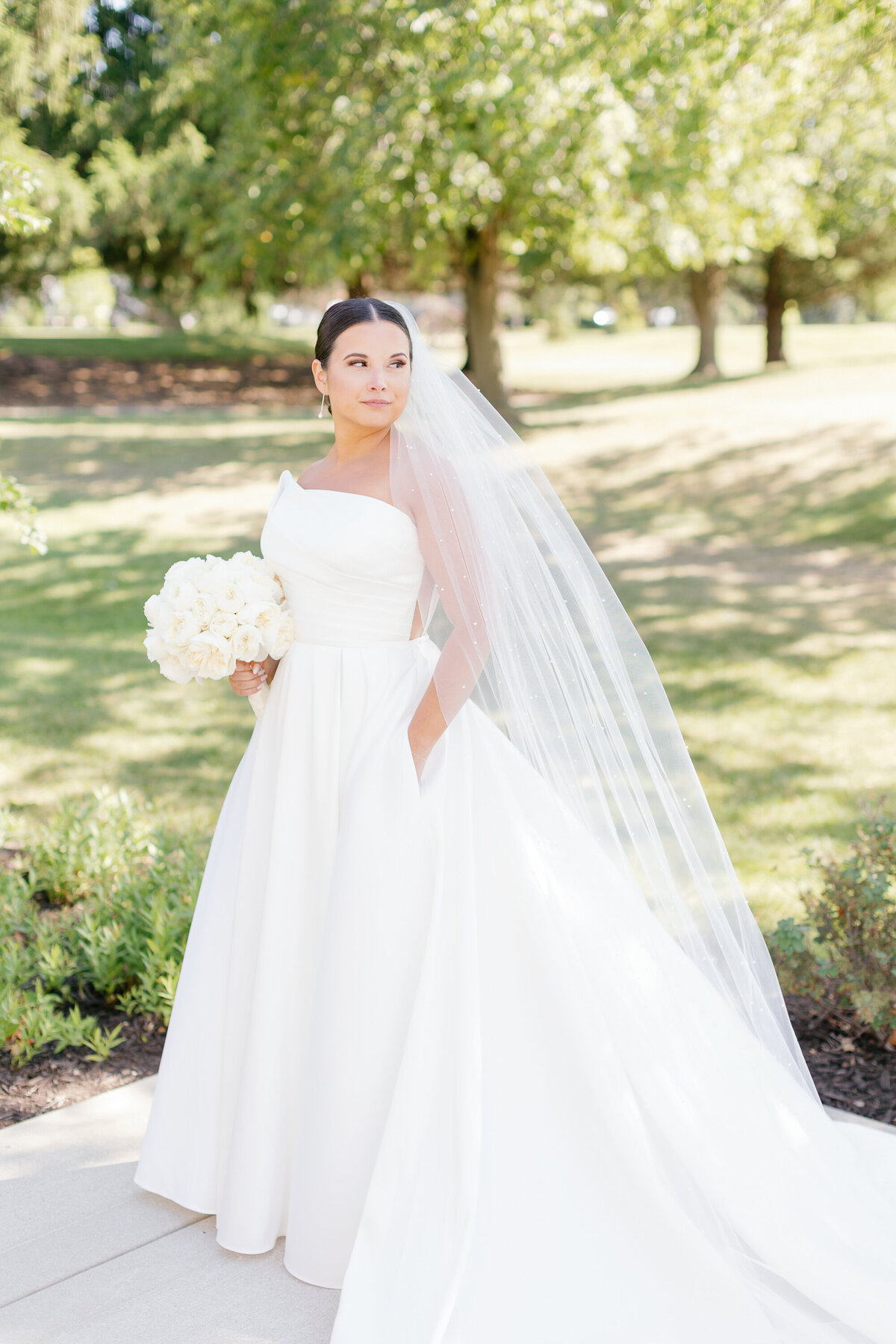 Timeless Black & White Wedding on Golf Course-11