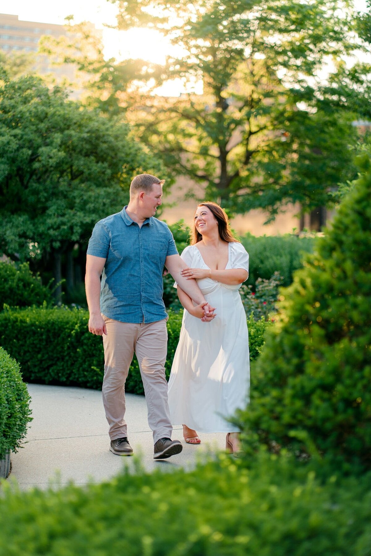 couple-walking-in-the-park