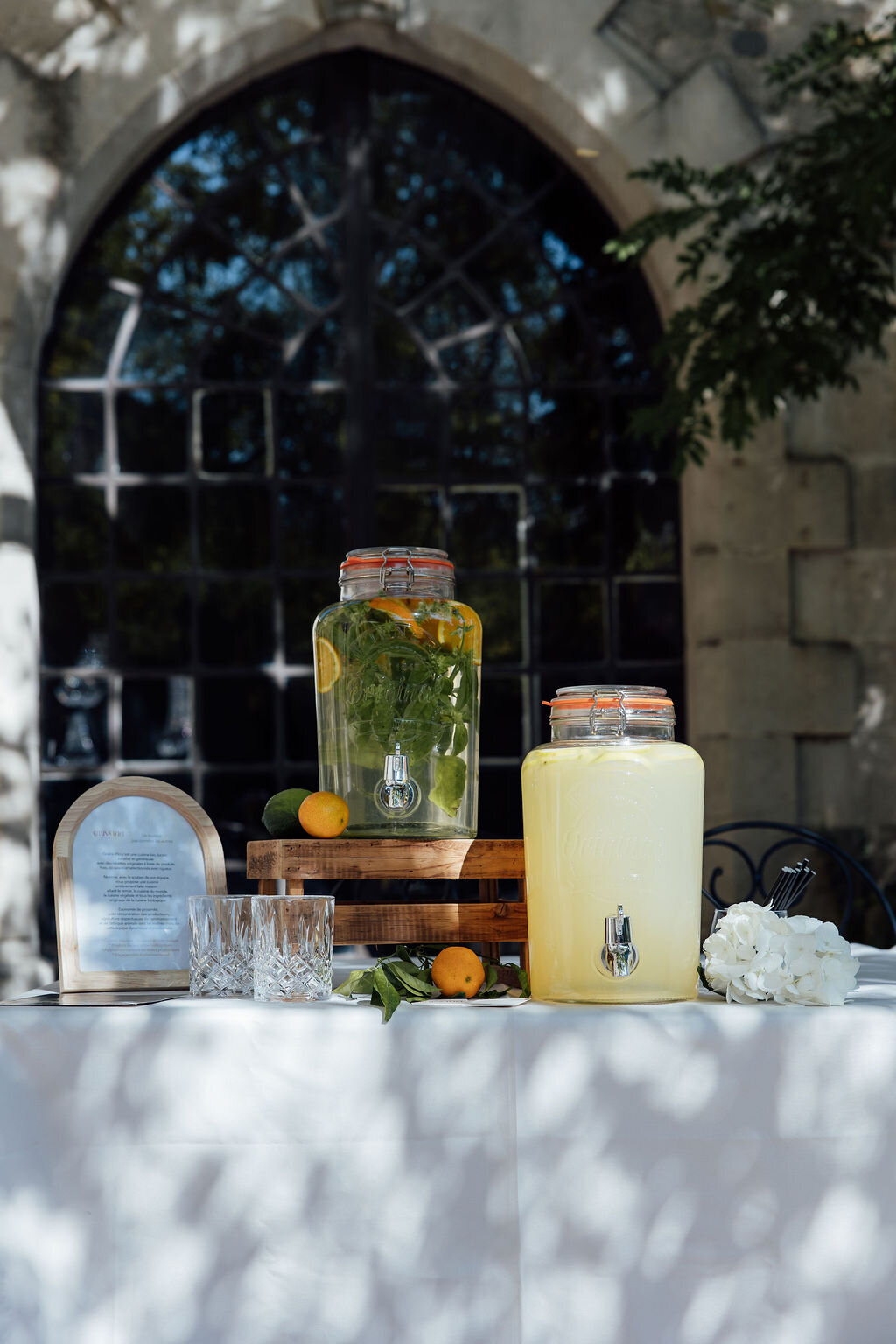 lemonade-bar-chateau-d-agel-courtyard2