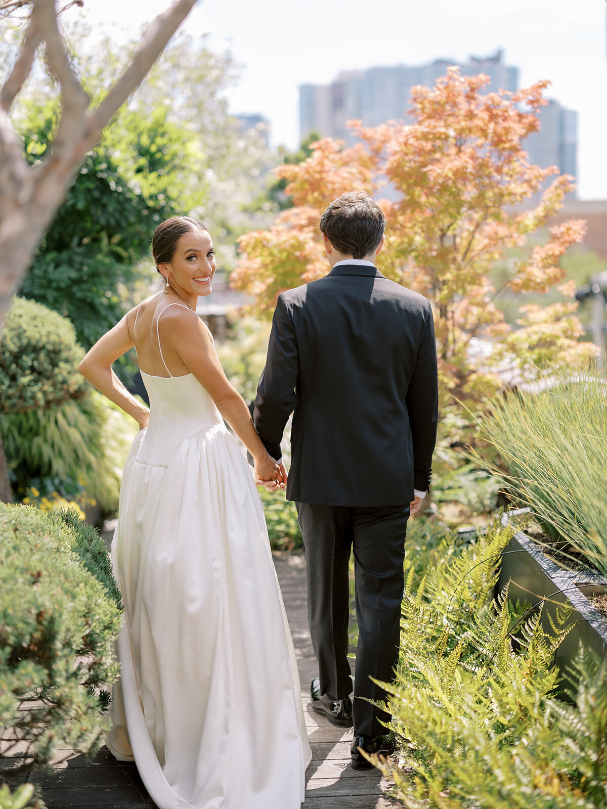 bride-groom-outdoor-portrait-long-island-city-ny