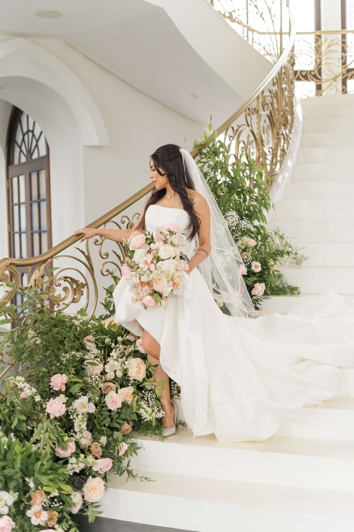 White Swan Castle - A&D - Autumn Marcelle Design - Romantic Castle Wedding - Destination Wedding Florist(181)