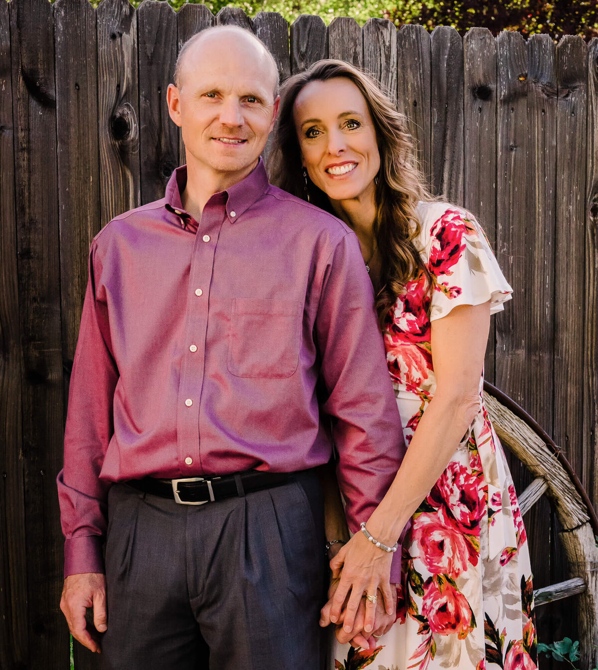 Couple holds hands in Prescott family photographer session