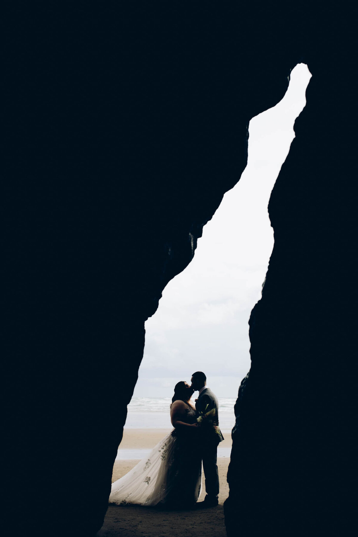 Destynie-Eliljah-Elopement-Hug-Point-Oregon-Coast-17