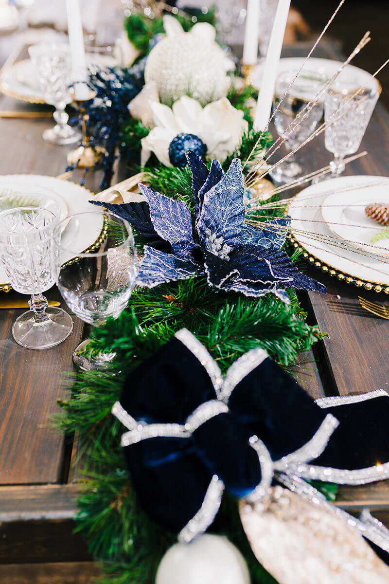 AMidnightAffairHolidayGarland-Vert-NDLShop