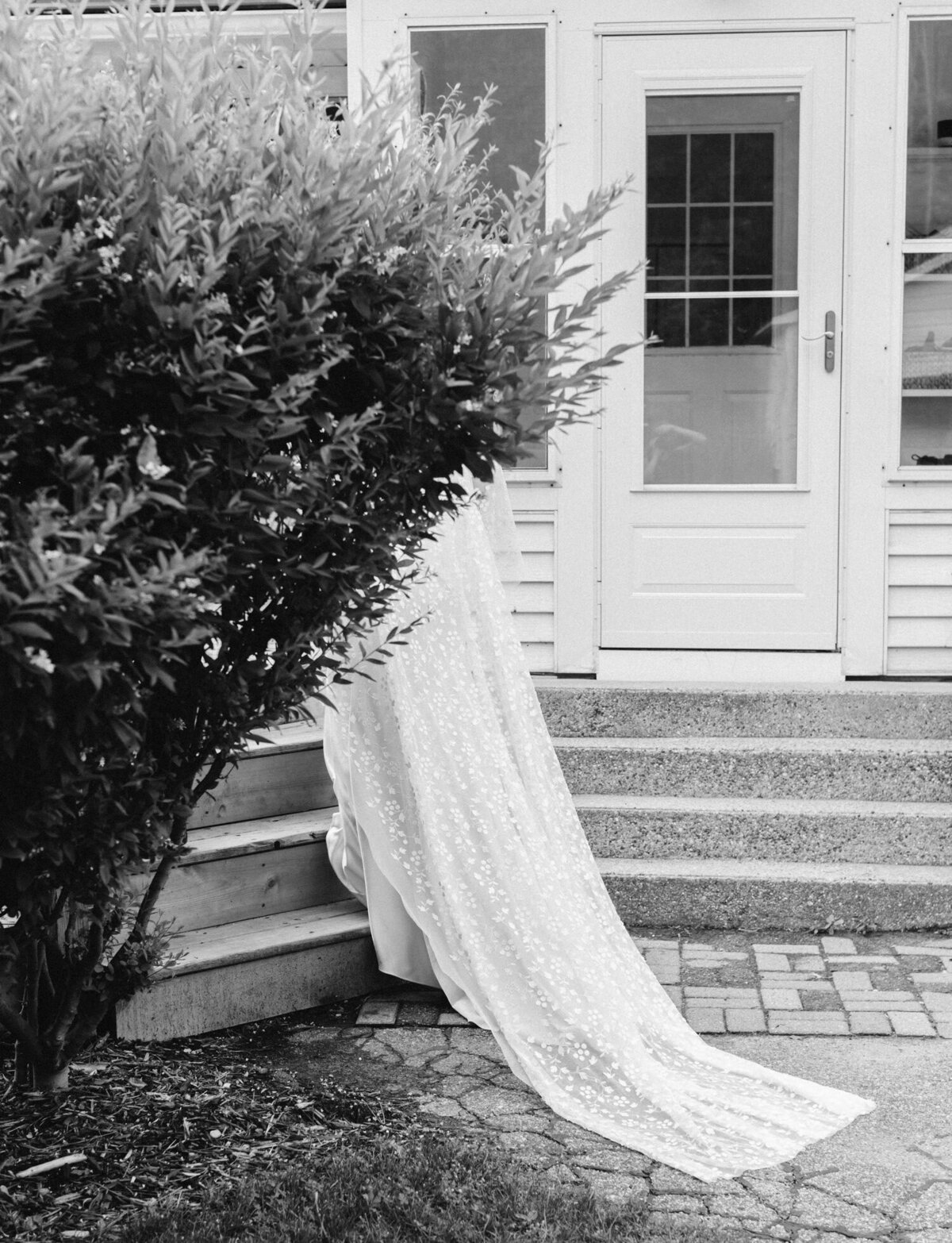 documentary candid wedding photographer in Michigan, Christina Harrison