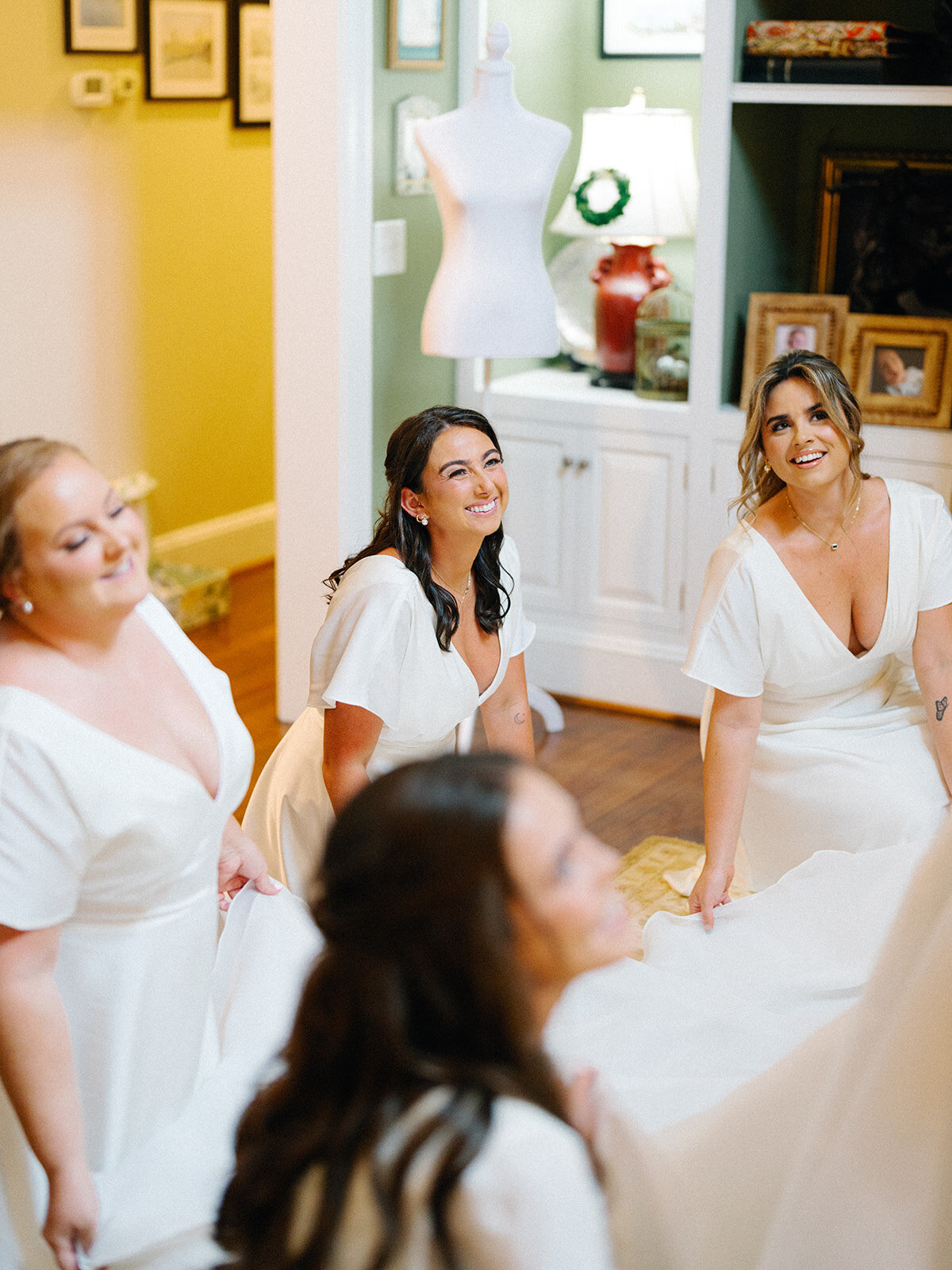 erienne-cam-wedding-girls-getting-ready-58_websize