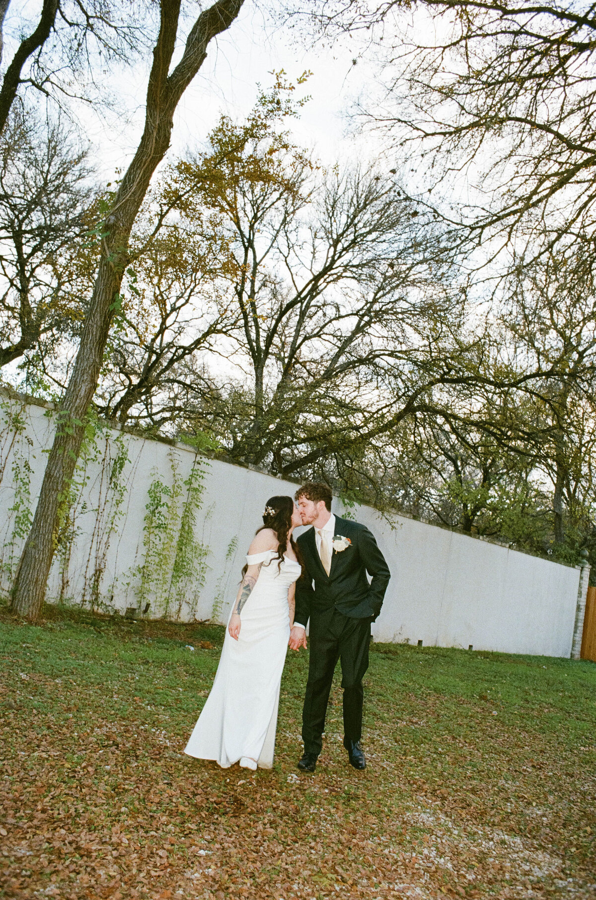 Lindsey&AlexWeddingPhotos_Film_AustinWeddingPhotographer_HereafterFilms_-89