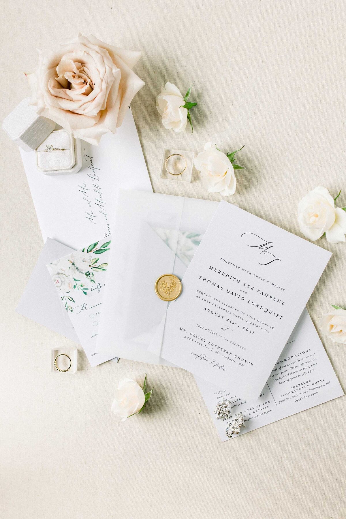 romantic-wedding-invitation-with-wax-seal