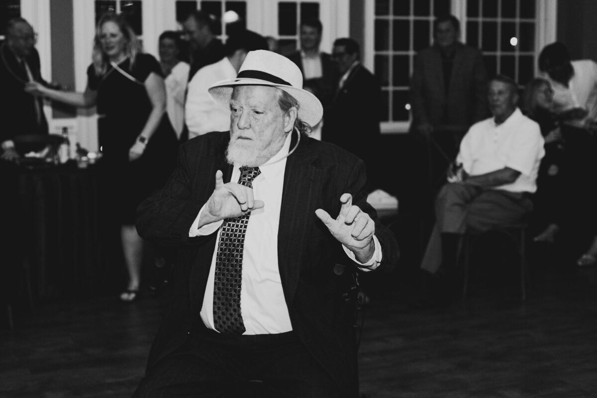 fun and natural wedding party photography in loudon county