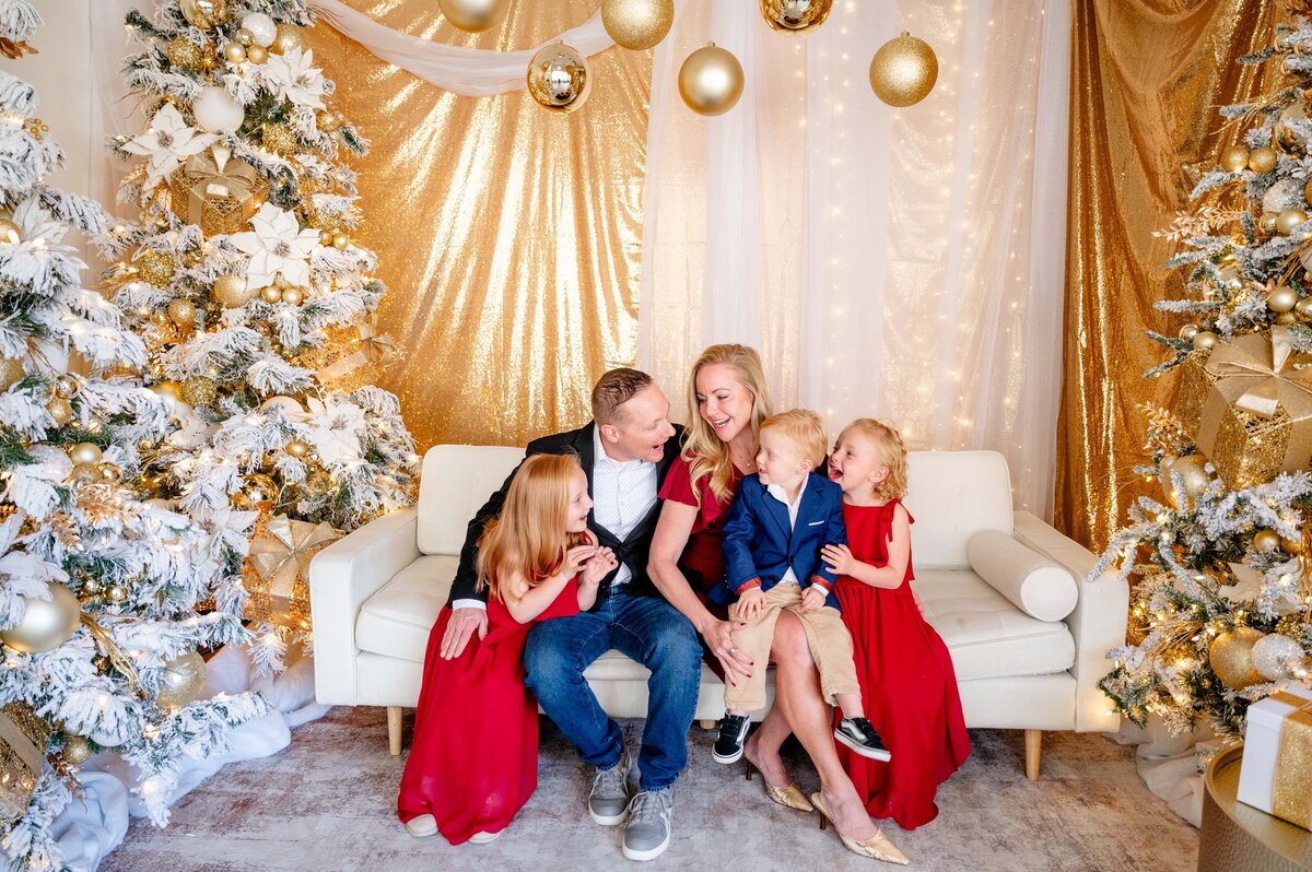 Colorado-Springs-CO-Kindle-Studio-Christmas-Mini-Session-Magnolia-and-Grace-Photography-Co-StacyC-# (1)-13
