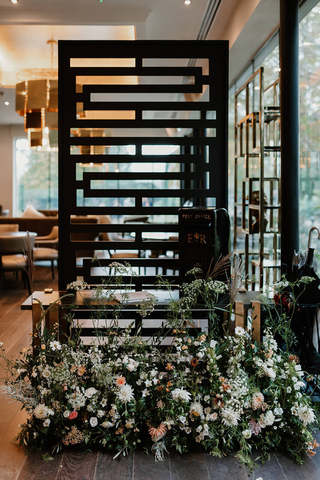 Issy-and-Bella-Floral-Design-Wedding-Florist-Herefordshire-Sant-Ffraed-House18