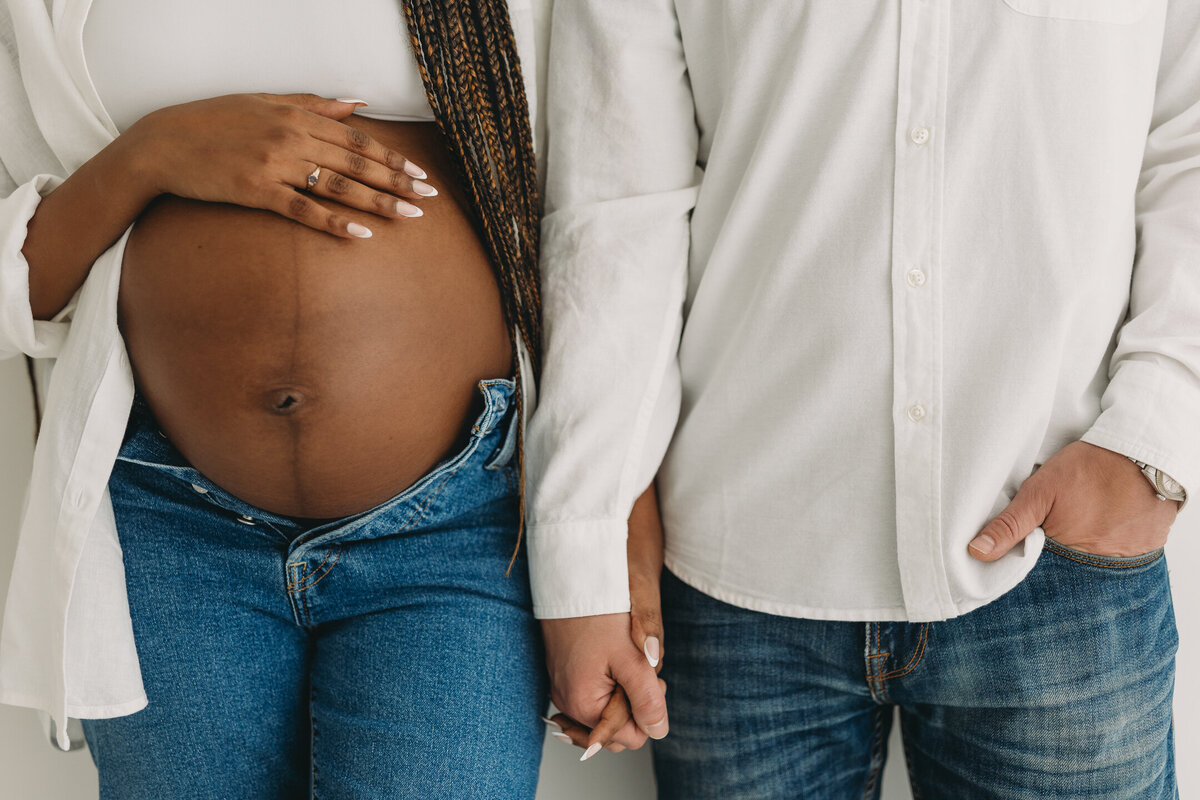 Colored Kelowna Maternity Photos