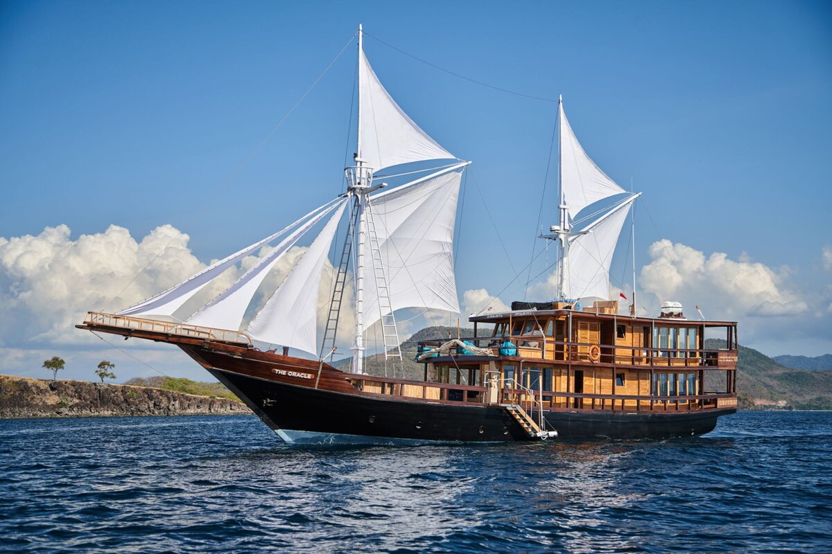 Oracle Luxury Yacht Charter Indonesia Bali Komodo 1 - MAIN