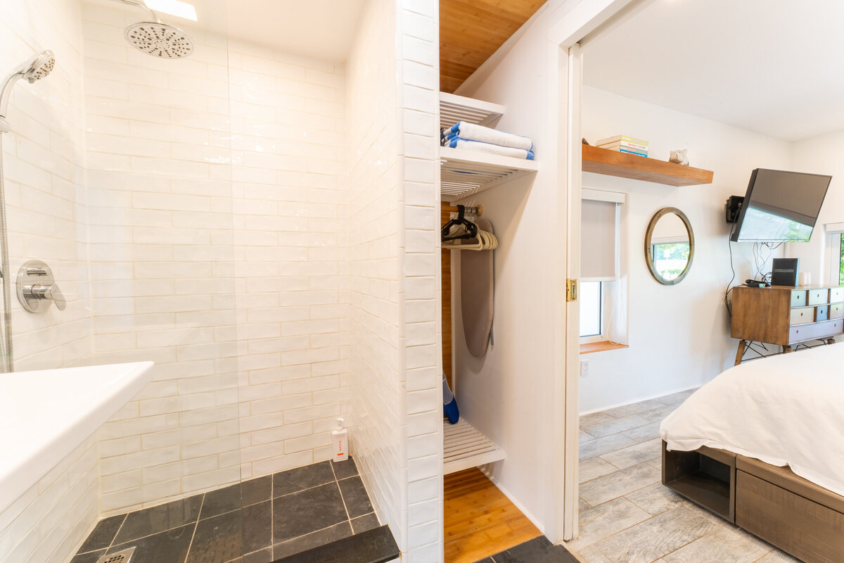 Bathroom 1  (2)