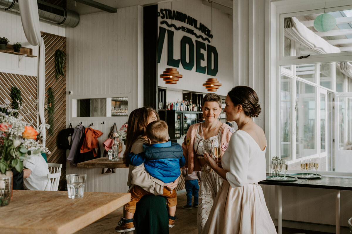 Trouwfotograaf in Zeeland. De leukste trouwlocaties in Zeeland vind je in deze blog. Door everatilroefotografie, trouwfotograaf in Middelburg,Zeeland