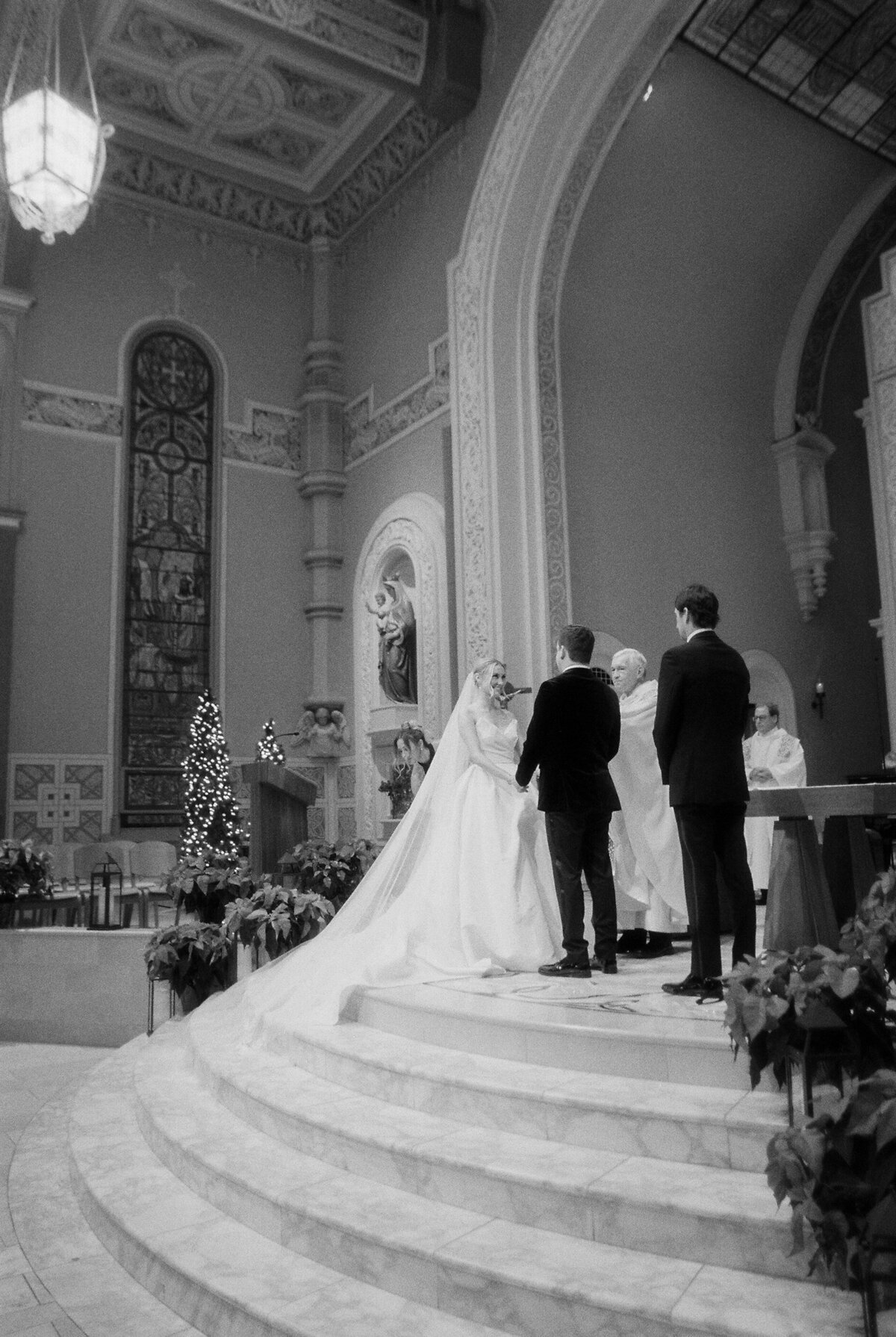 chicago-luxury-winter-wedding-at-old-st-pats-9