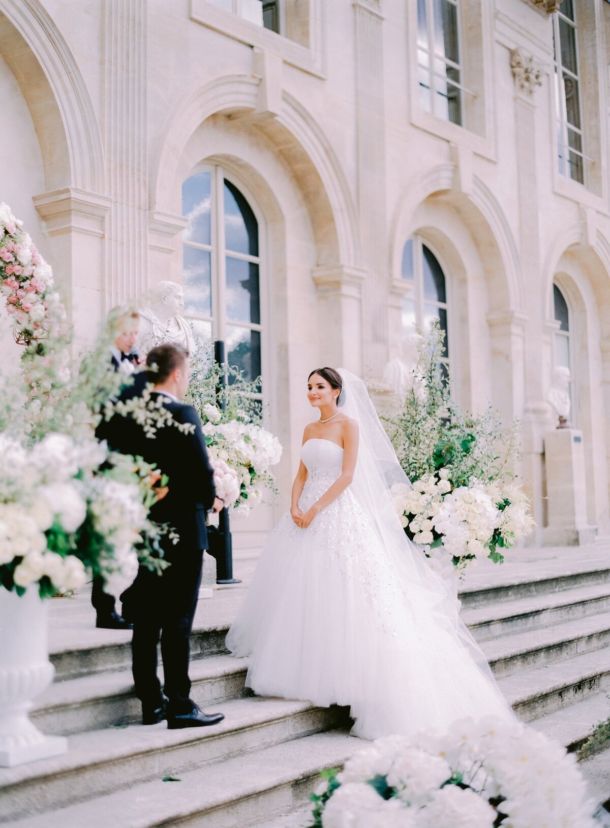 chateau-de-chantilly-luxury-wedding-phototographer-in-paris (32 of 59)