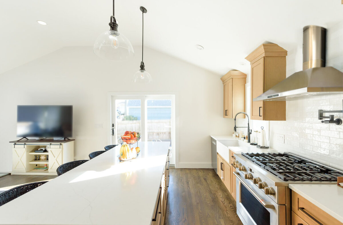 2024-02-06 10-35-24 - MODERN STAINLESS STEEL HOOD