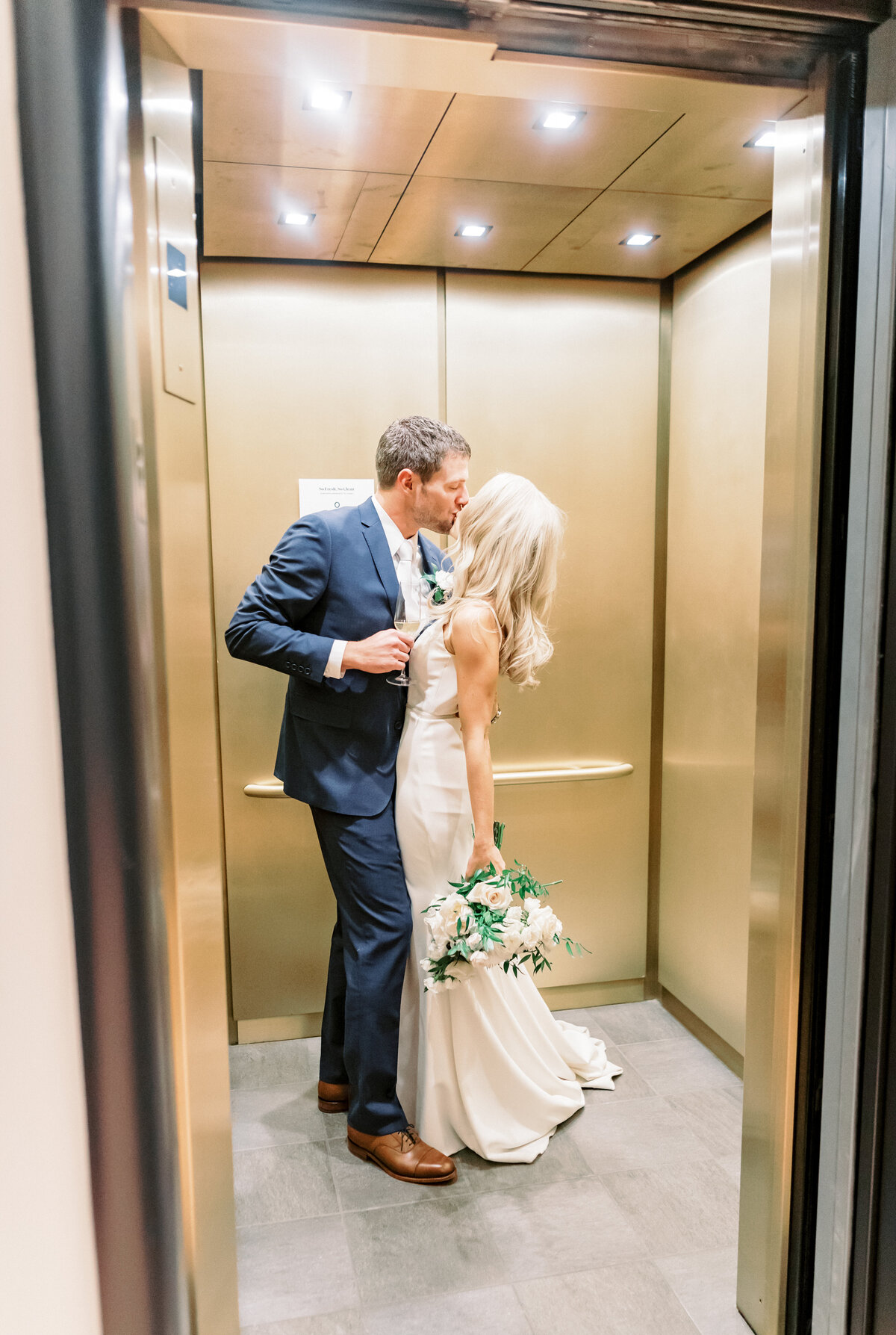 AmberandTylerWedding-CottonwoodHotelOmaha-Nov292020-SamAremanPhoto-201199