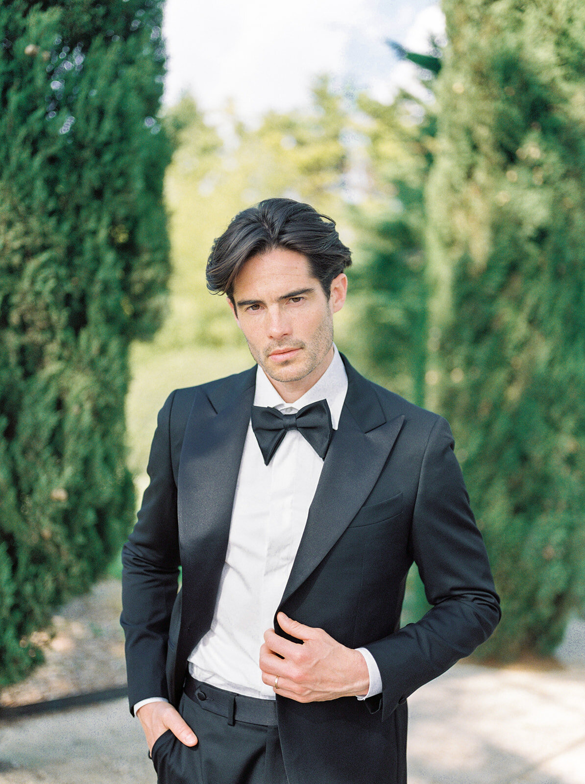 Junophoto-Chateau-de-la-tour-vaucros-wedding-groom-portraits-025