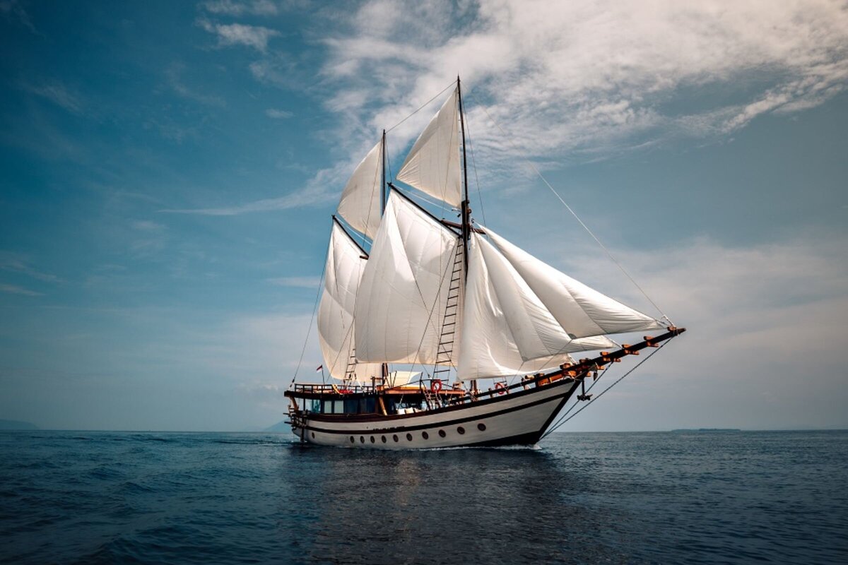 Senja Luxury Yacht Charter Indonesia _lowdef_sails_blue sky_landscape 1