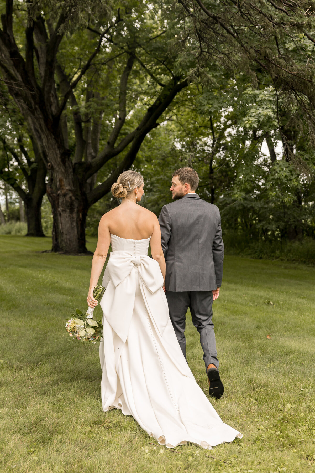 Bride and groom wedding photo in Central MN