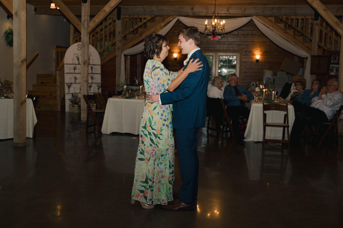 Sydney and Brant's Rustic Midwest Wedding Photography-781