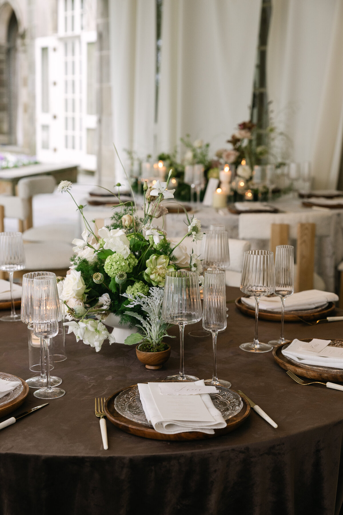 chic-brown-wedding-tablescape--glen-manor-house-ri