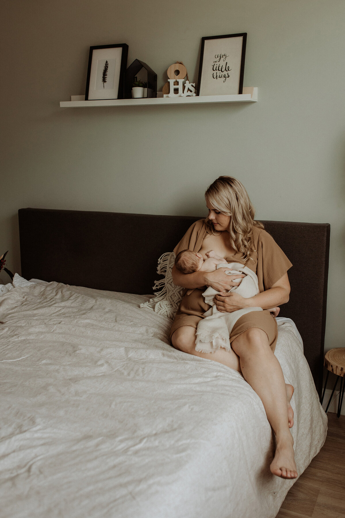 Newbornfotografie-borstvoeding
