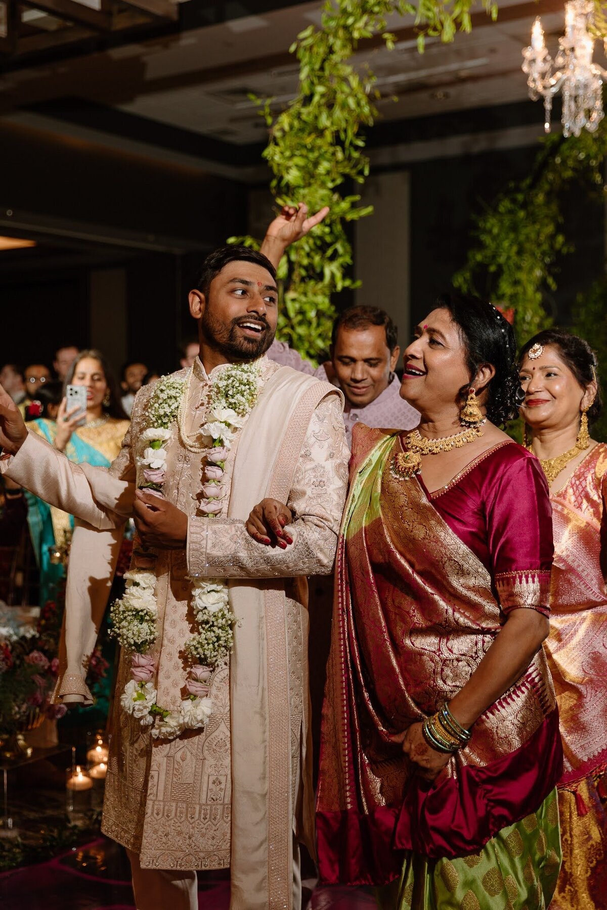 Nichole-Babiez-Photography-wedding-photographer-indian-wedding-photographer-mendhi-sangeet-baraat-luxury-chicago-illinois-marriott-schaumburg-76