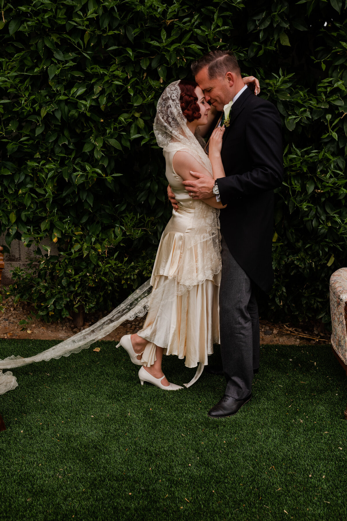 bride-and-groom-portraits-arizona-wedding-photographer-vintage-bride-diy-Iowa-wedding-Photographer-Playlife-Alaynna-Ann-Schwartz20230311_0655