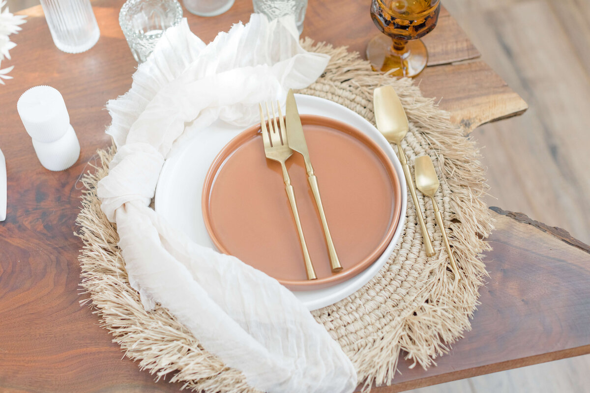 wedding table place setting with textured place mat