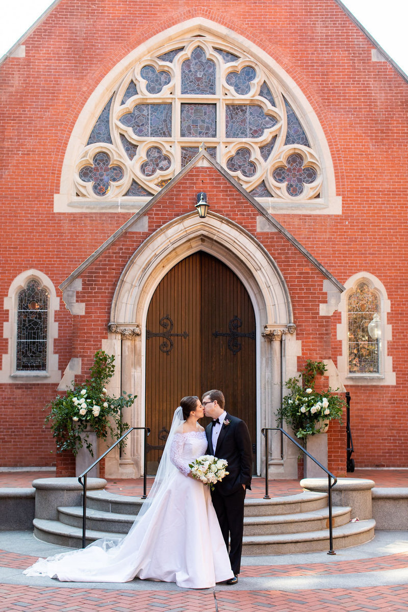 first-kiss-dalhgren-chapel-dc-wedding