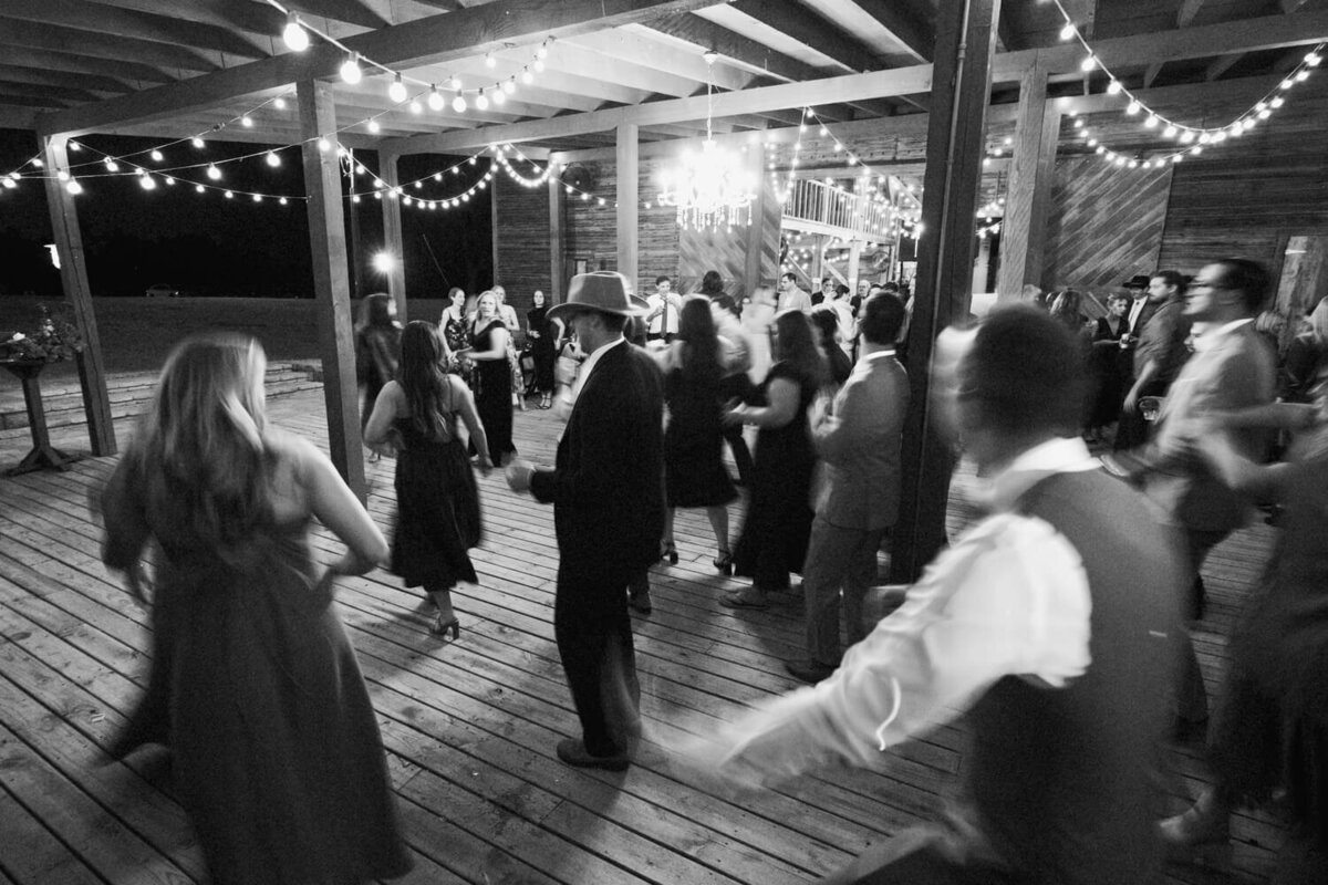 guests-dancing-barn-reception