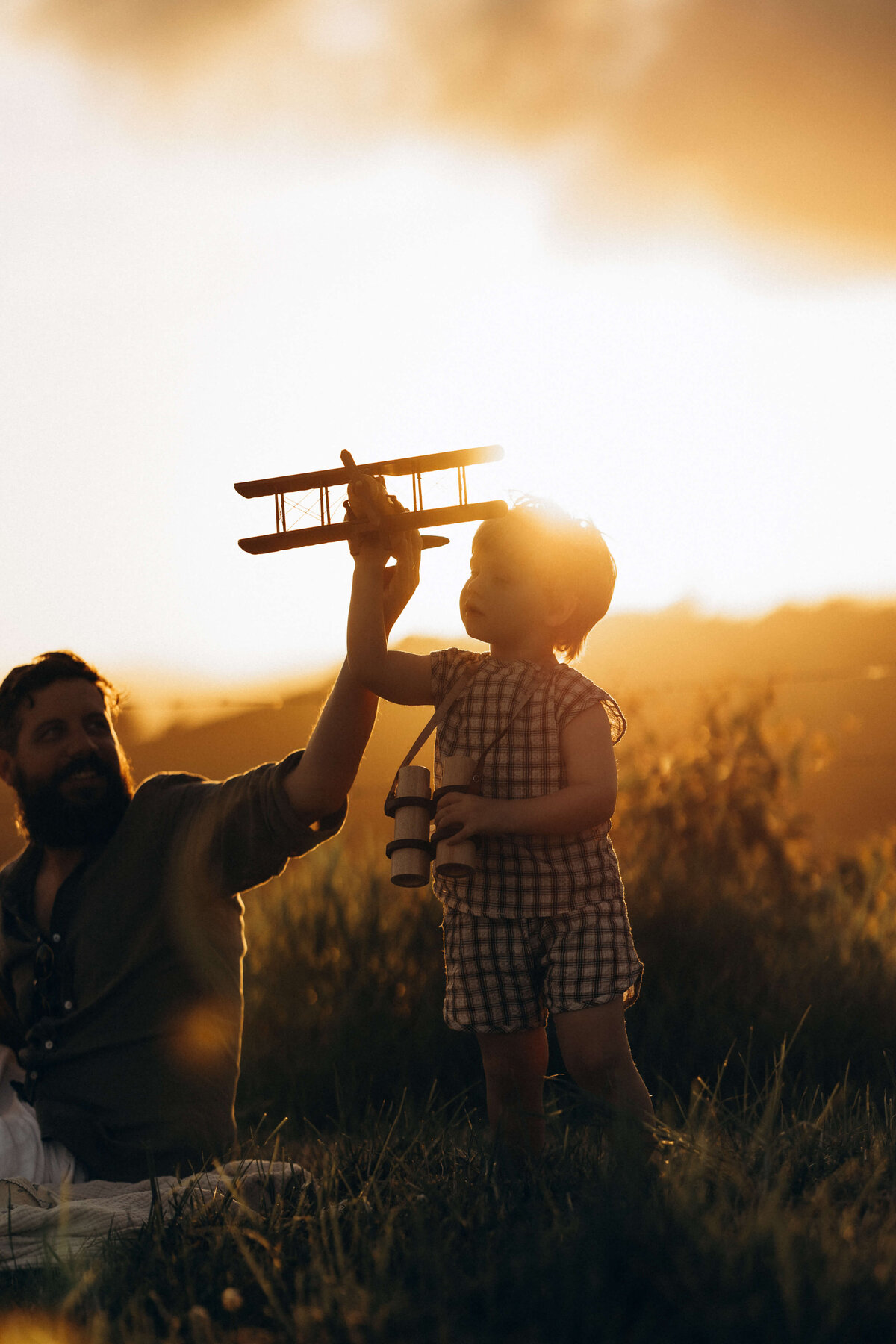 sunshine-coast-family-photographer-child-imagination-golden-light