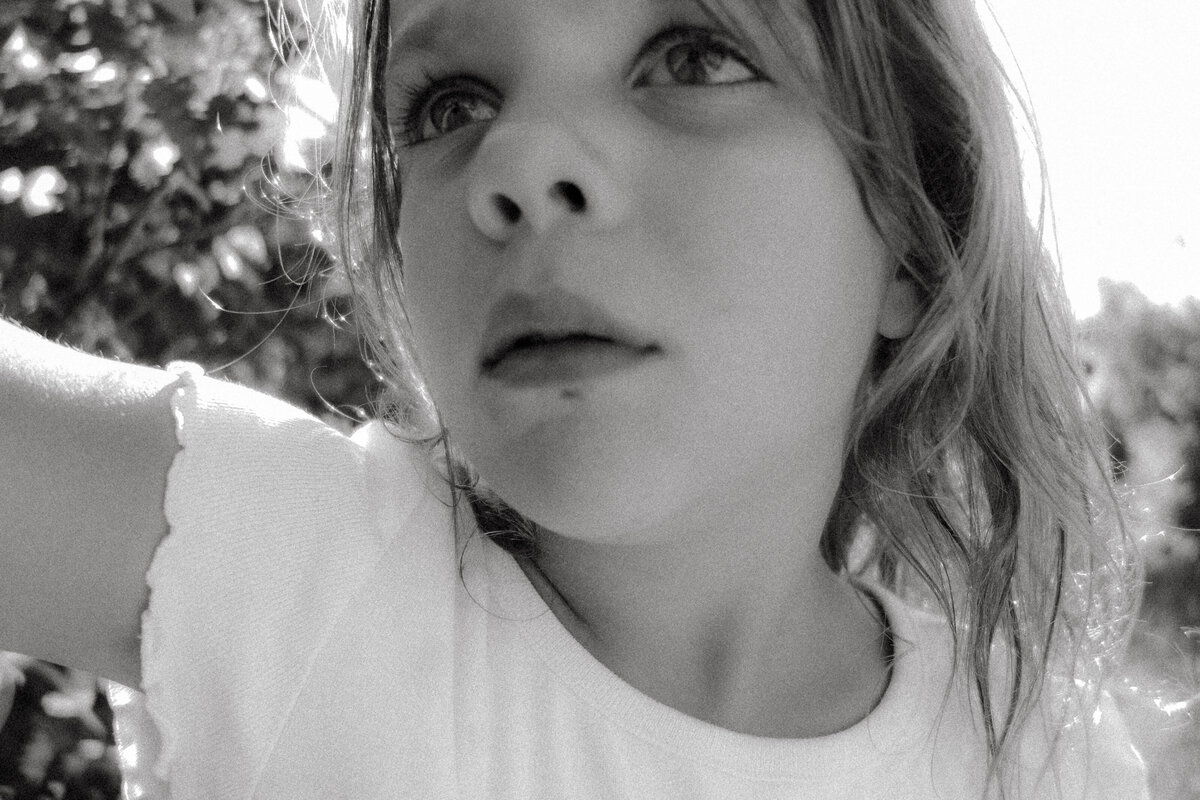 columbia-mo-berry-picking-lloyds-family-session-documentary-led00023
