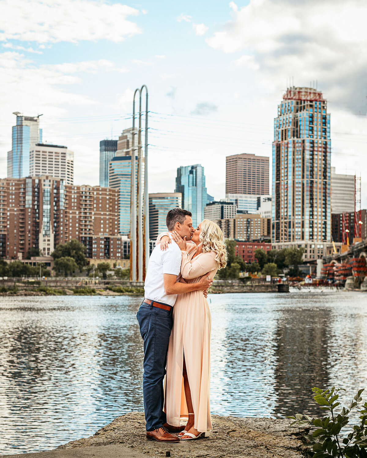 Minneapolis-Skyline-Engagement-Photographe