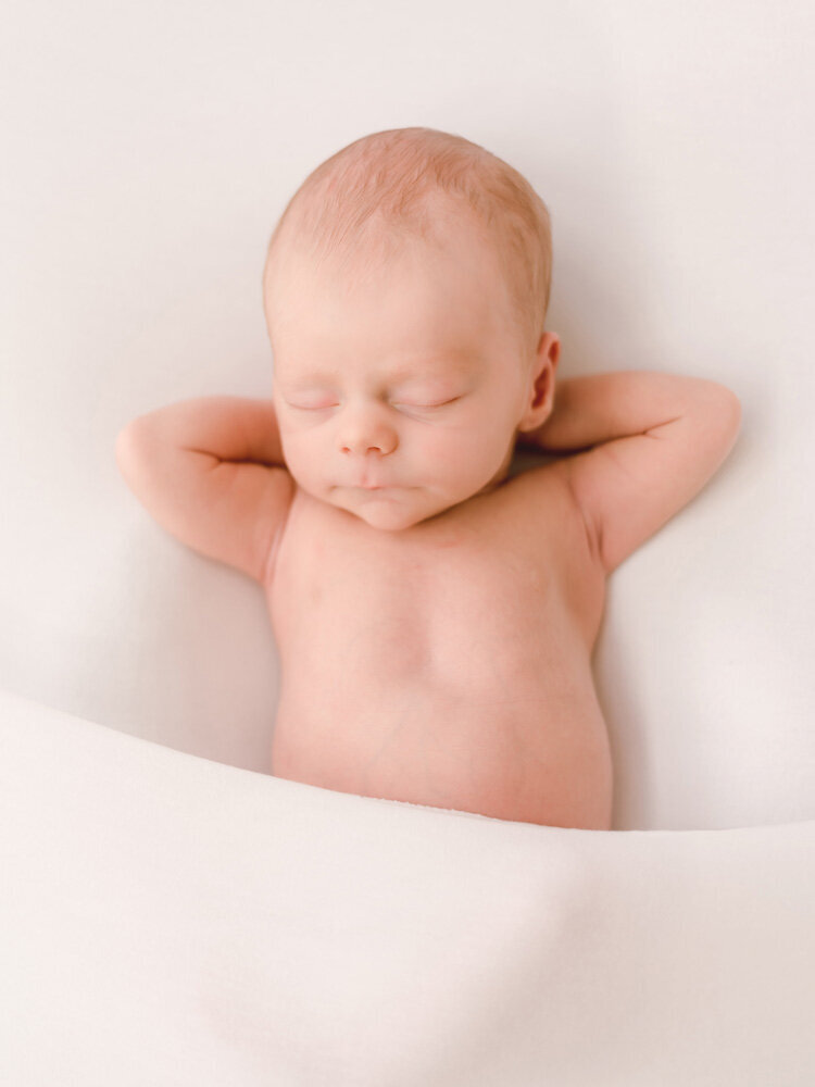 highlands-ranch-in-home-newborn-white-chill