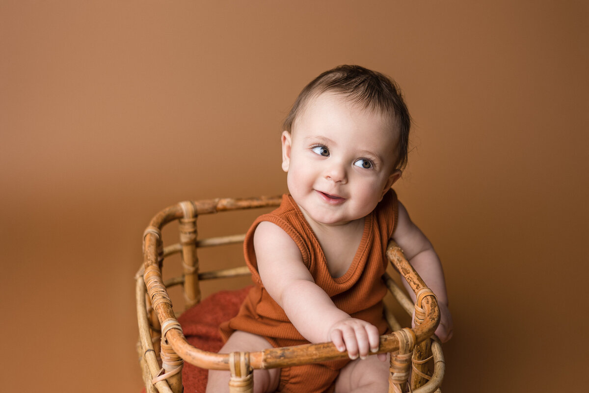 in-home_sitter_milestone_photography_session_baby_boy_Frankfort_KY_photographer2